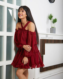 maroon colour outfit ideas 2020 with dress, hot girls thighs, legs picture: Maroon And Red Outfit,  Shivangi Joshi Instagram,  Maroon Outfit  