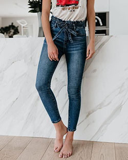 Best paperbag waist skinny jeans: Paper bag,  T-Shirt Outfit,  Blue Outfit,  Pant Outfits  