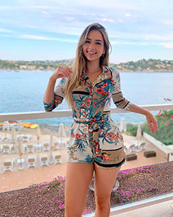 Isabela Fernandez cute girls photos, woman thighs, legs picture: Instagram girls,  Hot Dresses  