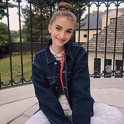 Lauren Orlando trousers, jacket, denim colour outfit ideas 2020: Denim,  jacket,  Top,  Jeans Outfit,  Trousers,  Lauren Orlando Instagram  