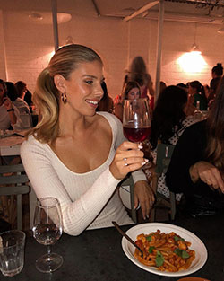 Natasha Oakley, restaurant, cuisine, dinner: Instagram girls,  Natasha Oakley Instagram  