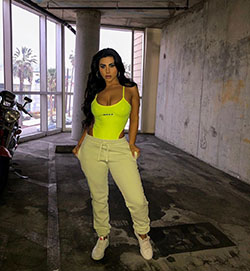 yellow trendy clothing ideas with jeans, photoshoot ideas, model photography: Fashion photography,  Yellow Jeans,  Instagram girls  