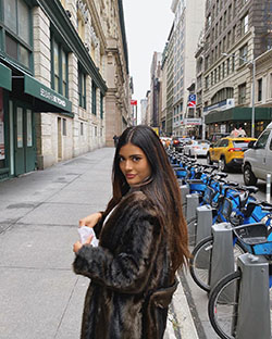Daniella Salvi girls instagram photos, Long Hair Women, Hairstyle For Girls: Street Style,  Long hair,  Cute Instagram Girls  