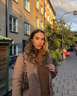 Isabelle Tounsi girls instagram photos, natural blong hairs, Hair Style: Street Style,  Casual Outfits,  Blonde Hair,  Cute Instagram Girls  