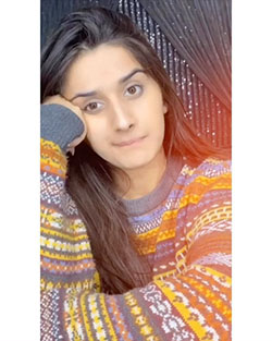 Alishbah Anjum Girls With Cute Face, Girls Lips, Long Hair Girl: Orange And Yellow Outfit,  Alishbah Anjum Instagram  