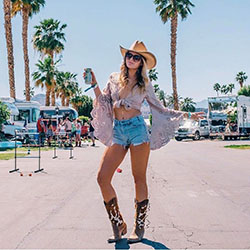 Yvette Arriaga shorts, jeans, denim colour outfit: Denim,  shorts,  Coachella Outfits,  Jeans Outfit  