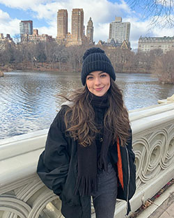 Vanessa Merrell beanie colour outfit, model photography, knit cap: Knit cap,  BEANIE,  TikTok Star Vanessa Merrell  