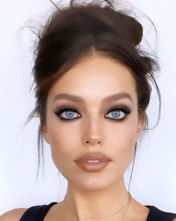 Emily DiDonato Lovely Face, Girls Lips, Hair Style: Instagram girls,  Hairstyle Ideas,  Cute Instagram Girls  