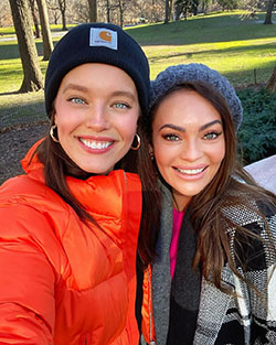 Emily DiDonato Bautiful Face, Natural Lips, friendship: Yellow And Orange Outfit  