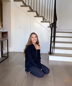 Lexi Rivera, furniture, hardwood, flooring: Lexi Rivera Instagram  