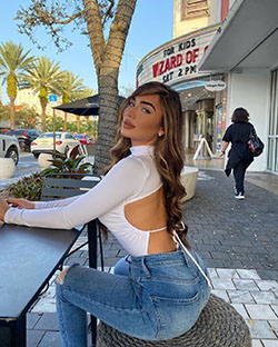 white outfit ideas with denim, jeans, model photography: White Jeans,  Instagram girls,  Denim Outfits  