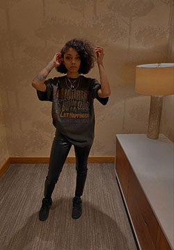 Naysha Wiley legs picture, standing, floor: Casual Outfits,  Sexy Outfits  