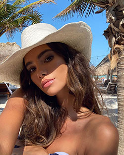 Cindy Mello bikini fashion accessory colour outfit, you must try, Beautiful Black Hairs: Sun hat,  Fashion accessory,  Cindy Mello Latest Pics  