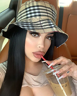 Valeria fashion accessory colour outfit ideas 2020, Beautiful Black Hairs, Perfect Lips: Fashion accessory,  Instagram girls  