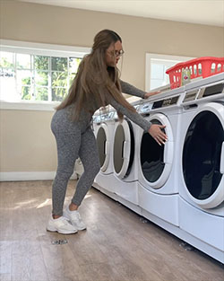 Fiorella Zelaya sexy legs, major appliance, washing machine: Instagram girls  