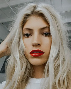 Devon Windsor blond hairs, Cute Girls Face, Glossy Lips: Blonde Hair,  Instagram girls,  Hairstyle Ideas,  Cute Instagram Girls  