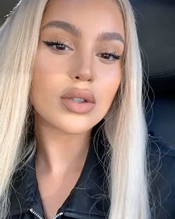 Valeria Mercado blond hairstyle, Pretty Face, Glossy Lips: Blonde Hair,  Hairstyle Ideas,  Cute Instagram Girls  