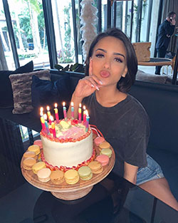 Lisa Ramos, cake decorating, birthday cake, sugar paste: Birthday cake,  Cake Decorating,  Lisa Ramos Instagram  