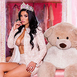 pink colour outfit with fur lingerie, hot legs, legs pic: Teddy bear,  Instagram girls,  Pink Undergarment,  Pink Lingerie  