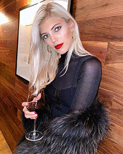 Devon Windsor dress fetish model, fur clothing, fur colour outfit: Fur clothing,  Fetish model  