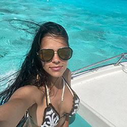 Daniela Baptista bikini swimwear clothing ideas, Cool Girls: swimwear,  Sun tanning,  Swimming pool,  Instagram girls  