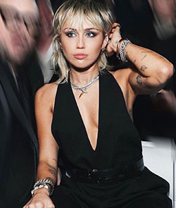 mileycyrus muscle pic, blond hairs, Haircuts: Bob cut,  fashion model,  Blonde Hair,  Fitness Model,  Hairstyle Ideas,  Cute Instagram Girls,  Mileycyrus  