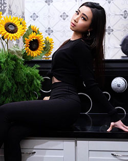 Yellow and black tights, photoshoot ideas, Black Natural Hair: Yellow And Black Outfit  
