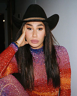 Eva Gutowski fashion accessory colour outfit, Lips Smile, Long Hair Cut Women: Fashion accessory,  Hot Eva Gutowski  