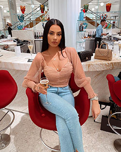 Klaudia Badura jeans colour outfit, you must try, Cute Black Hairstyles, fashion design: Fashion photography,  Jeans Outfit  