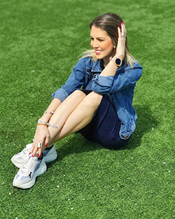 Alejandra Inestroza female thighs, sexy leg picture, sitting: Fashion Sports  
