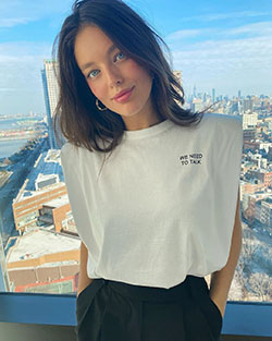 Emily DiDonato Dark Black Hairs, Easy Long Hairstyles, Haircuts: Long hair,  Black hair,  Hairstyle Ideas,  Cute Instagram Girls  