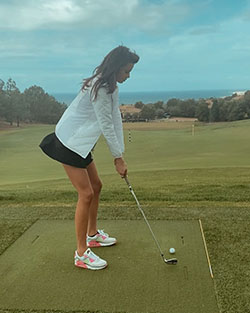 Katie Bell, professional golfer, pitch and putt, golf equipment: Professional golfer  