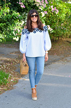 White and blue classy outfit with leggings, denim, jeans: Street Style,  White And Blue Outfit,  Floral Top Outfits  
