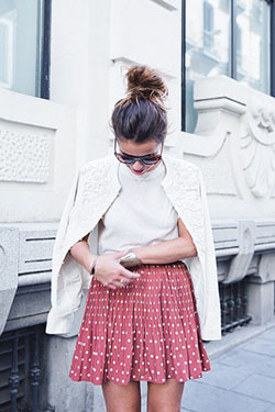 White Top and Pink Skirt Ideas with Polka Dot: T-Shirt Outfit,  Street Style,  Skirt Outfits,  White And Pink Outfit  
