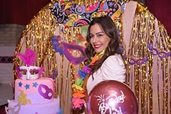 Lari Riquelme enjoying her day, cake decorating, sweet sixteen: Sweet sixteen,  Birthday cake,  Cake Decorating  
