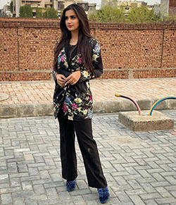 Alishbah Anjum jacket, jeans matching outfit, beautiful girls pictures: jacket,  Jeans Outfit,  Alishbah Anjum Instagram  