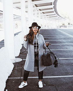 White outfit Stylevore with trench coat, jeans, coat: winter outfits,  Trench coat,  White Outfit,  Street Style,  Winter Outfit Ideas  