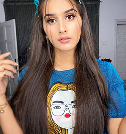 Alishbah Anjum Black Hair Color, Face Makeup Ideas, Natural Glossy Lips: Long hair,  Black hair,  Hairstyle Ideas,  Cute Girls Instagram,  Cute Instagram Girls,  Alishbah Anjum Instagram  