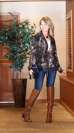 Brown dresses ideas with miniskirt, leggings, leather: Cowboy boot,  Riding boot,  Brown Outfit,  Brown Boots Outfits  