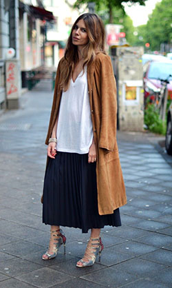 Maja Wyh of www.majawyh.com | Awesome casual chic fashion. Loving this outfit. | Summer Outfit Ideas 2020: FASHION,  Outfit Ideas,  summer outfits,  Casual Outfits  