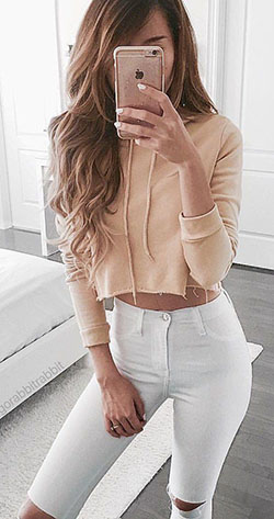 Beige and white outfit ideas with crop top, hoodie, denim: Crop top,  T-Shirt Outfit,  Casual Outfits  