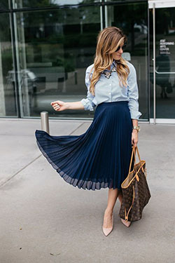 Chiffon pleated midi skirt outfit: Business casual,  T-Shirt Outfit,  Street Style,  Casual Outfits,  Classy Fashion,  Midi Skirt  