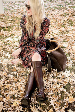 Brown colour outfit ideas 2020 with tights: Riding boot,  Knee highs,  Street Style,  Brown Outfit,  Brown Boots Outfits  