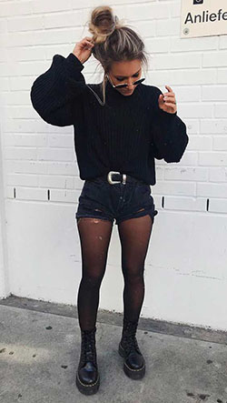Black colour outfit with vintage clothing, retro style, leggings: Black Outfit,  Vintage clothing,  T-Shirt Outfit,  Retro style  