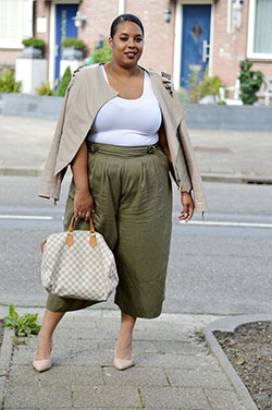 Brown and white clothing ideas with pencil skirt, trousers, crop top: Crop top,  Pencil skirt,  Date Outfits,  Street Style,  Brown And White Outfit  