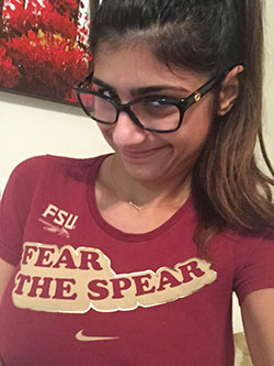 Cute Mia Khalifa Selfie Picture: Mia Khalifa  