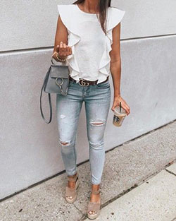 Pintas bacanas para mujer slim fit pants, street fashion: Lapel pin,  Jeans Outfit,  White Outfit,  Street Style  