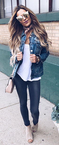 Spring jean jacket outfits, street fashion, jean jacket: Denim Outfits,  Jean jacket,  Street Style  