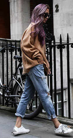 Colour outfit, you must try with mom jeans, sweater, denim: Casual Outfits,  Ripped Jeans,  Mom jeans,  Long hair,  Street Style  