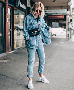 Oversized denim jacket outfit ideas: Jean jacket,  Street Style,  Cool Denim Outfits,  Turquoise Outfit,  Oversized Jacket  